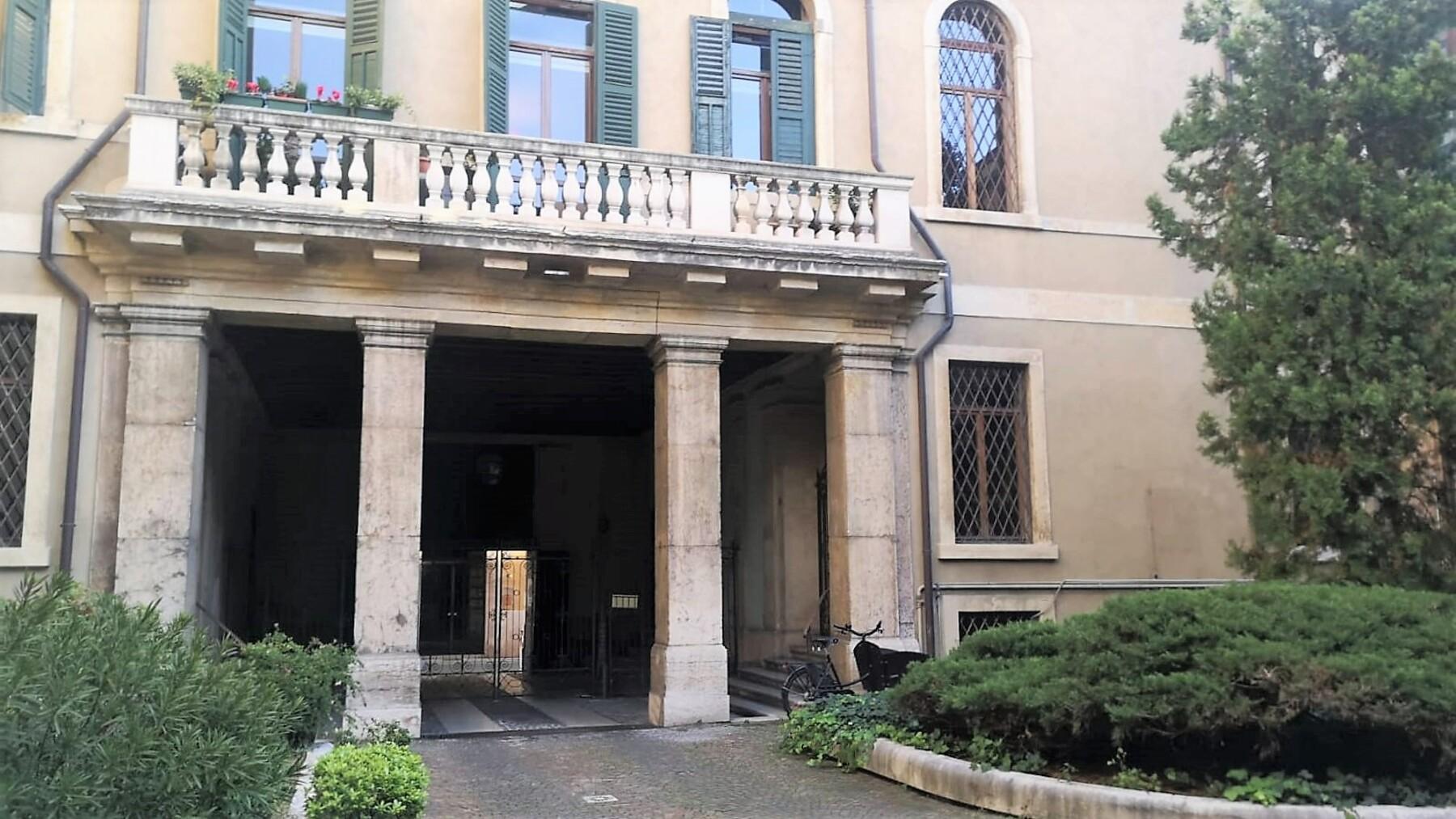 Splendid apartment in the historic center of Verona